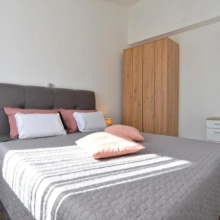 Majda 2223 Apartman *